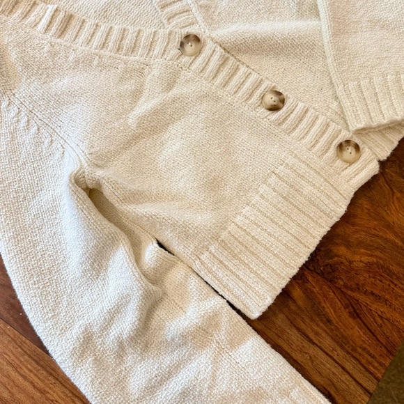 Abercrombie and Fitch Cream Button-Up Cardigan - Picture 5 of 5